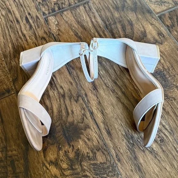 TOP Moda Women's Beige Ankle Strap Heels, size 6 - Picture 6 of 6